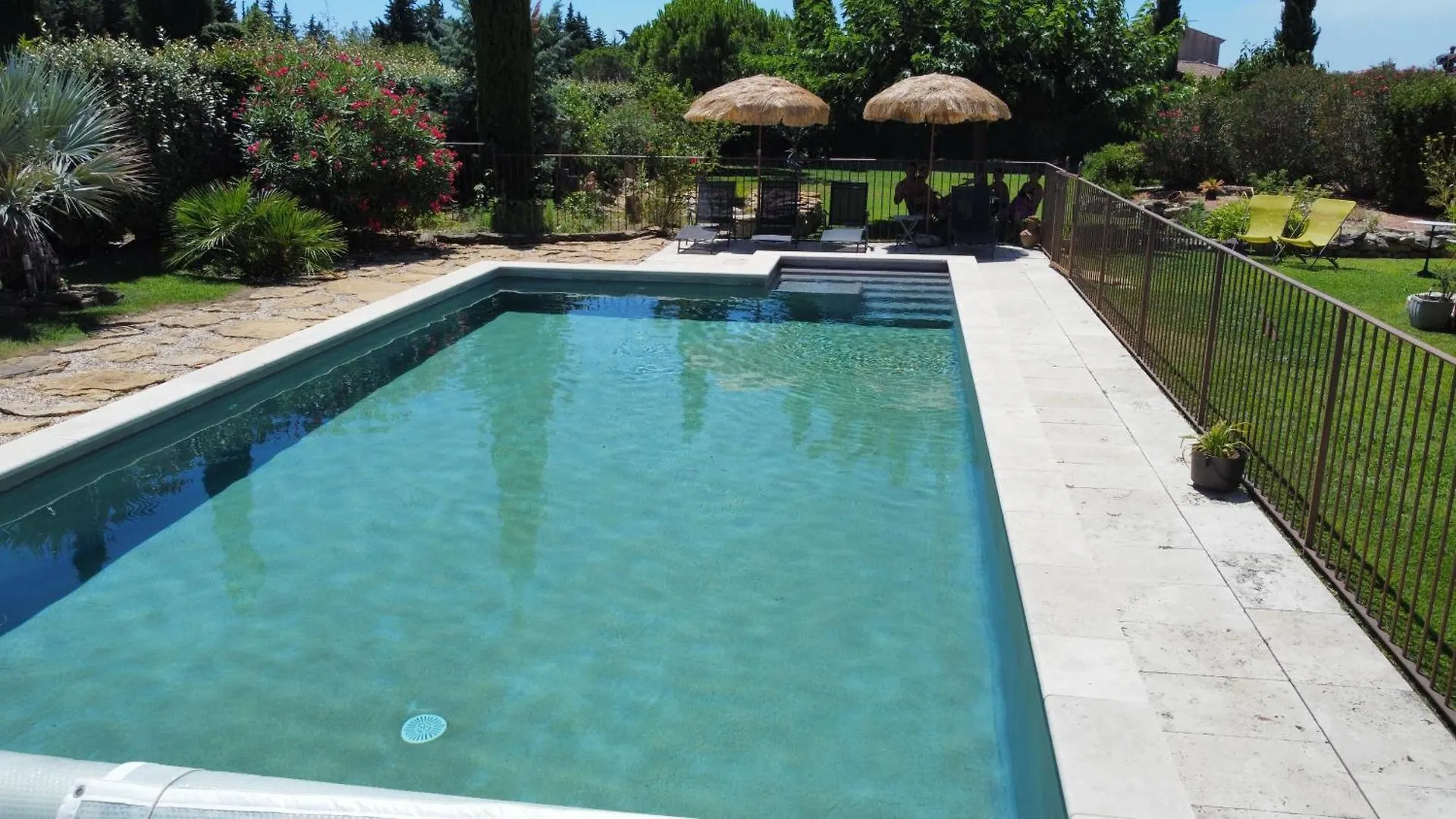 Le Fare Tchanque Gite 2 Ch Piscine Parking Wifi Gratuit Cavaillon Vakantiehuis